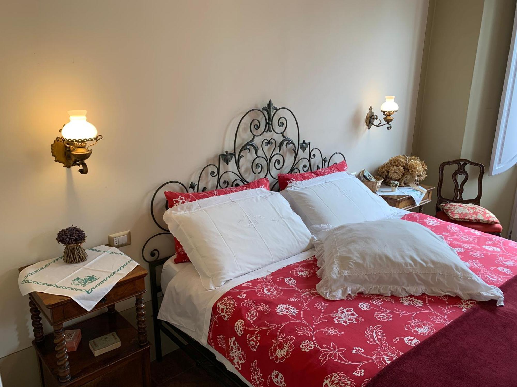 B&B Locanda Tempi Lontani Adults Only Orta San Giulio Rum bild