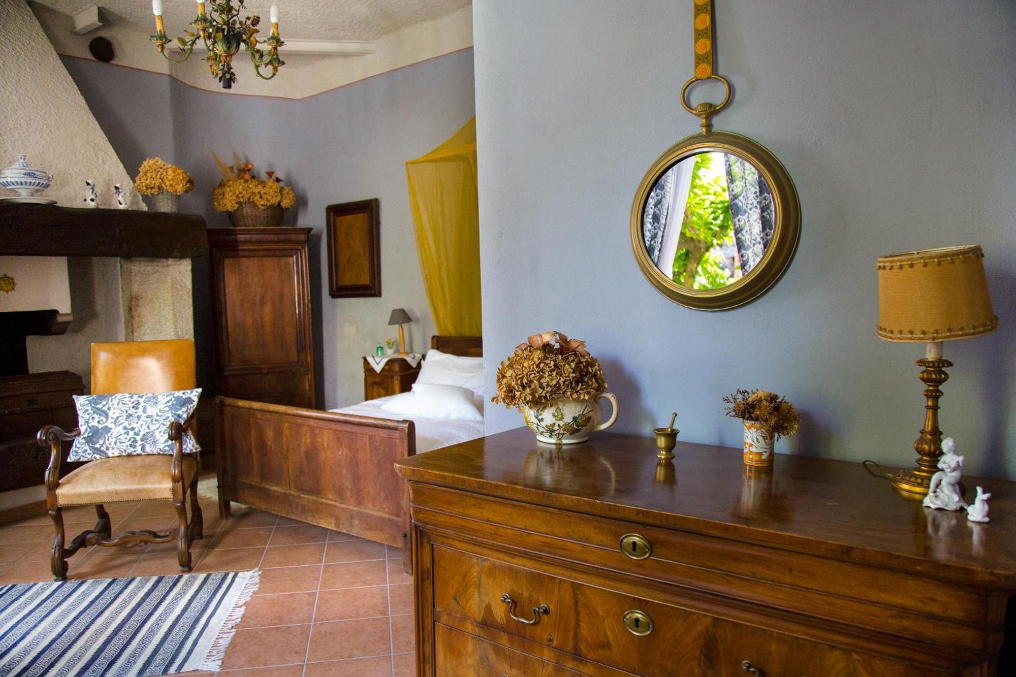 B&B Locanda Tempi Lontani Adults Only Orta San Giulio Rum bild